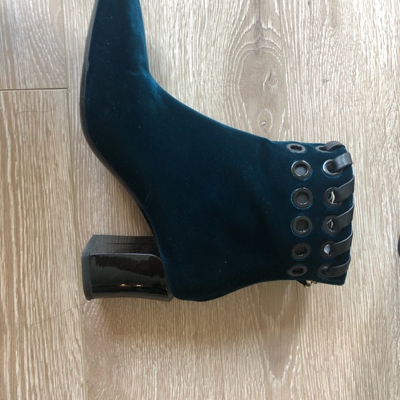 FENDI Velvet Boots - Picture 2 of 13